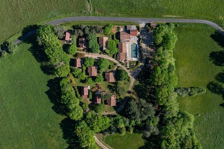 Location de vacances pour 2 personnes, avec piscine ainsi que jardin et vue, animaux acceptés à Saint-Avit-Sénieur - 2