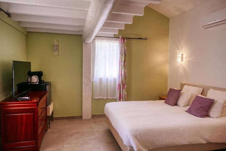 Chambre d’hôte pour 2 personnes, avec jardin et piscine ainsi que terrasse et vue à Murs - 4