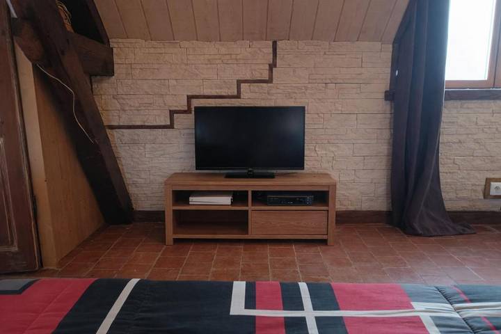 Location de vacances pour 6 personnes, avec vue ainsi que jardin et piscine à Poulaines - 4