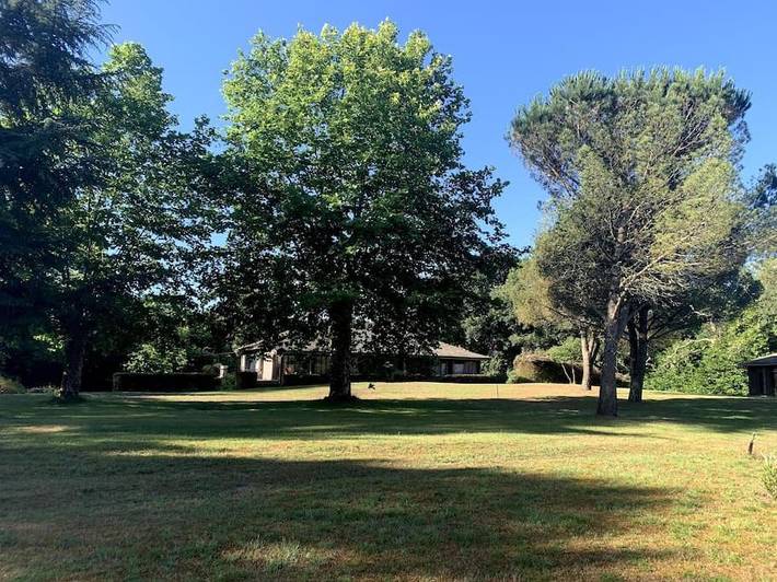 Location de vacances pour 12 personnes, avec jardin ainsi que vue et piscine à Ychoux - 2