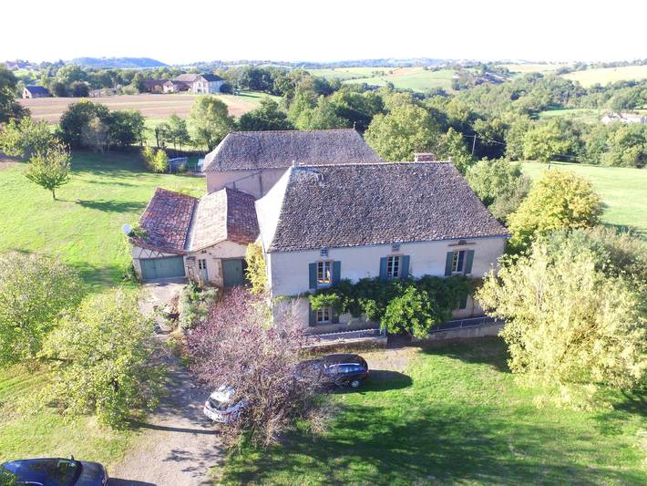 Gîte pour 13 personnes, avec piscine à Montirat