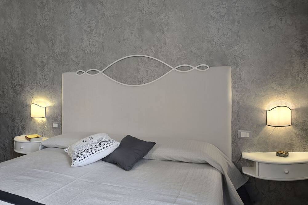Superior Settimo Cielo with A/C and Private Bathroom in Villa le Facezie B&B in Terranuova Bracciolini, Valdarno