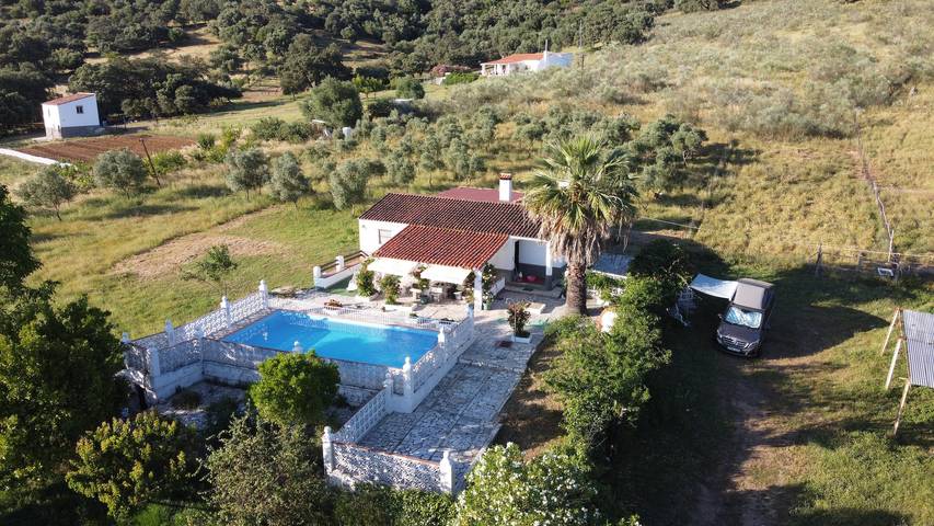 Casa de vacaciones para 10 personas, con piscina y terraza en Aroche