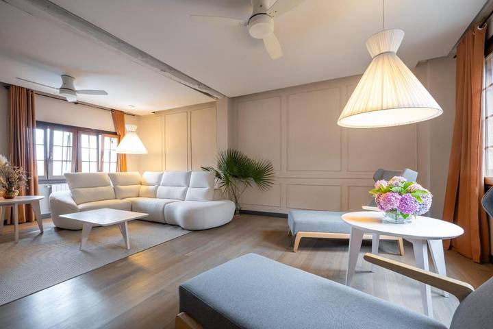 Chalet para 8 personas, con piscina además de vistas y jardín, Se admiten mascotas en Costa Vasca - 3