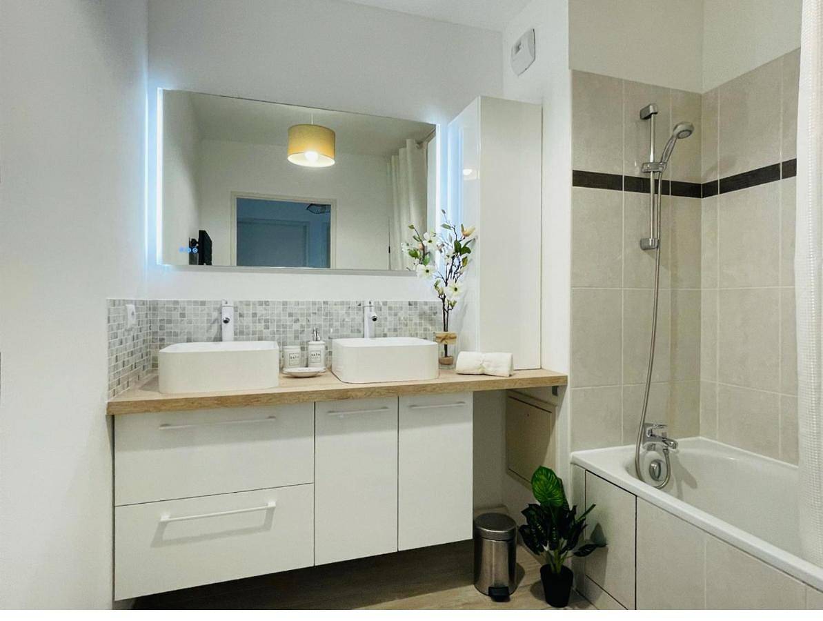 Appartement entier, Three-Bedroom Apartment in Chanteloup-en-Brie, Seine-et-Marne