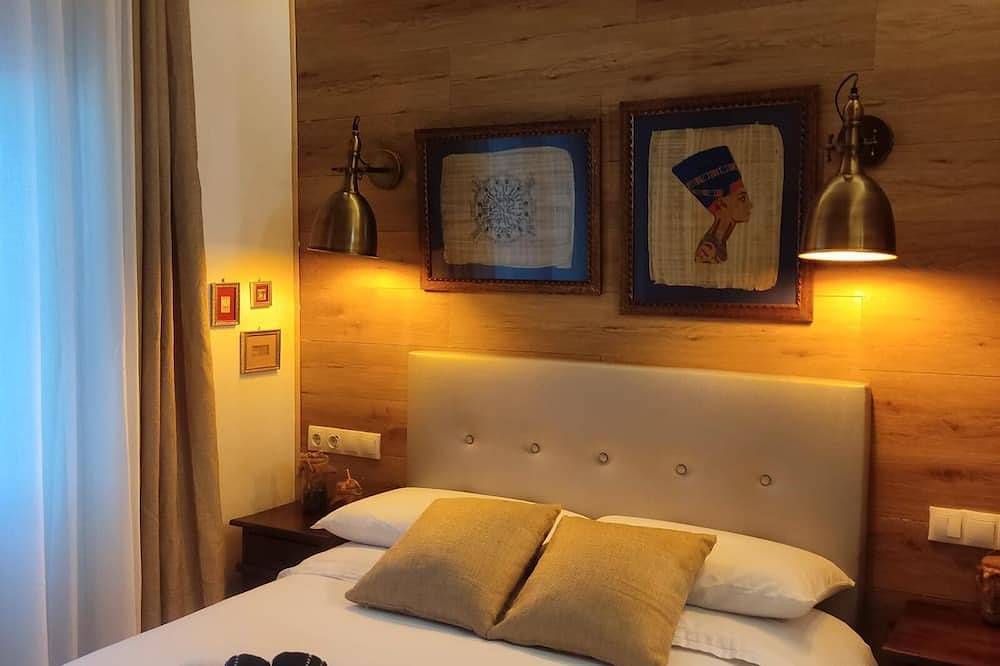 Geheel appartement, Room With Private Bathroom 1 in Nou Barris, Barcelona