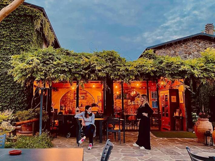 Location de vacances pour 4 personnes, avec piscine ainsi que jardin et vue à Mulazzo