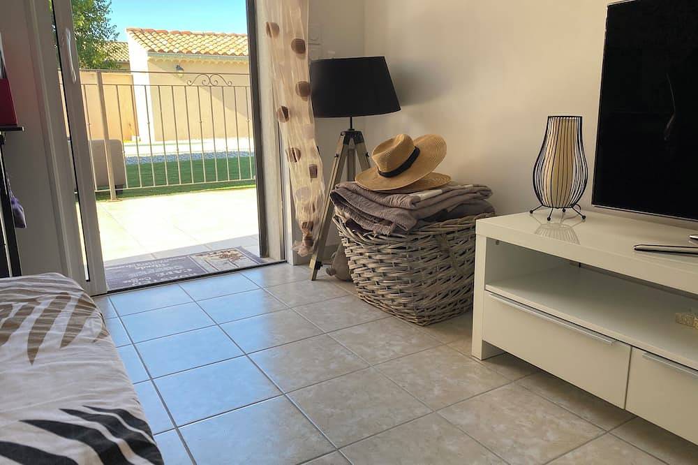 Apartamento entero, Room in a Villa at the Foot of Ventoux in Malaucène, Parque natural regional del Mont Ventoux