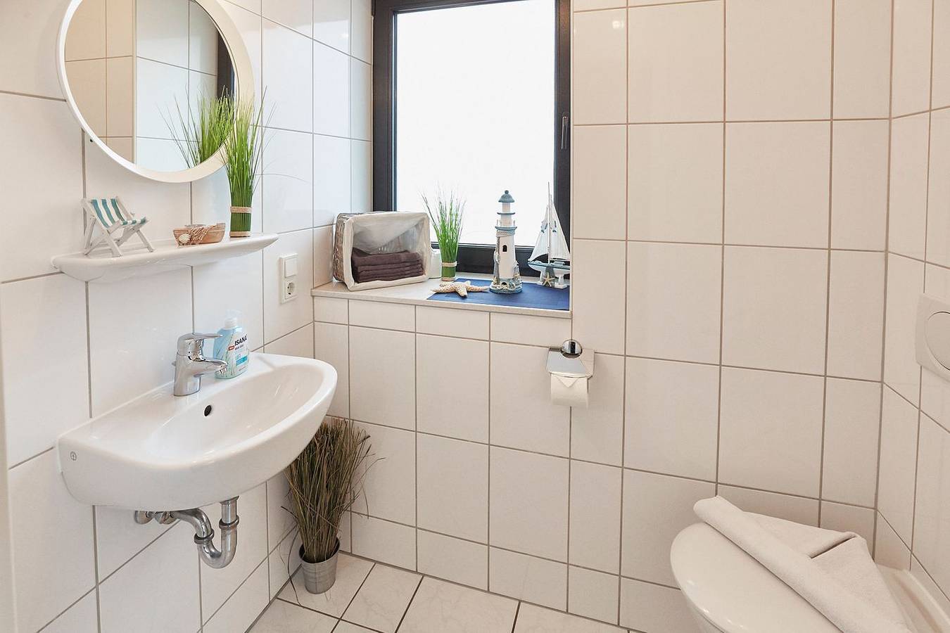 Modern ausgestattete und großzügig geschnittene Ferienwohnung im Ortskern. in Borkum