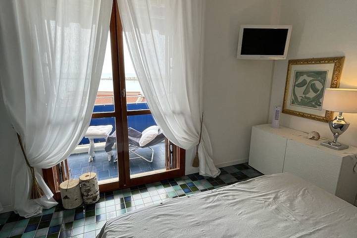Ganze Wohnung, Beautiful Luxury beachfront apartment with terrace in Porto Santa Margherita, Caorle