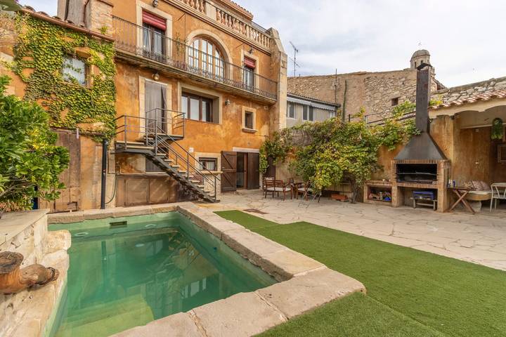 Casa rural con piscina para 20 personas, con jardín y balcón, Se admiten mascotas en Urgel