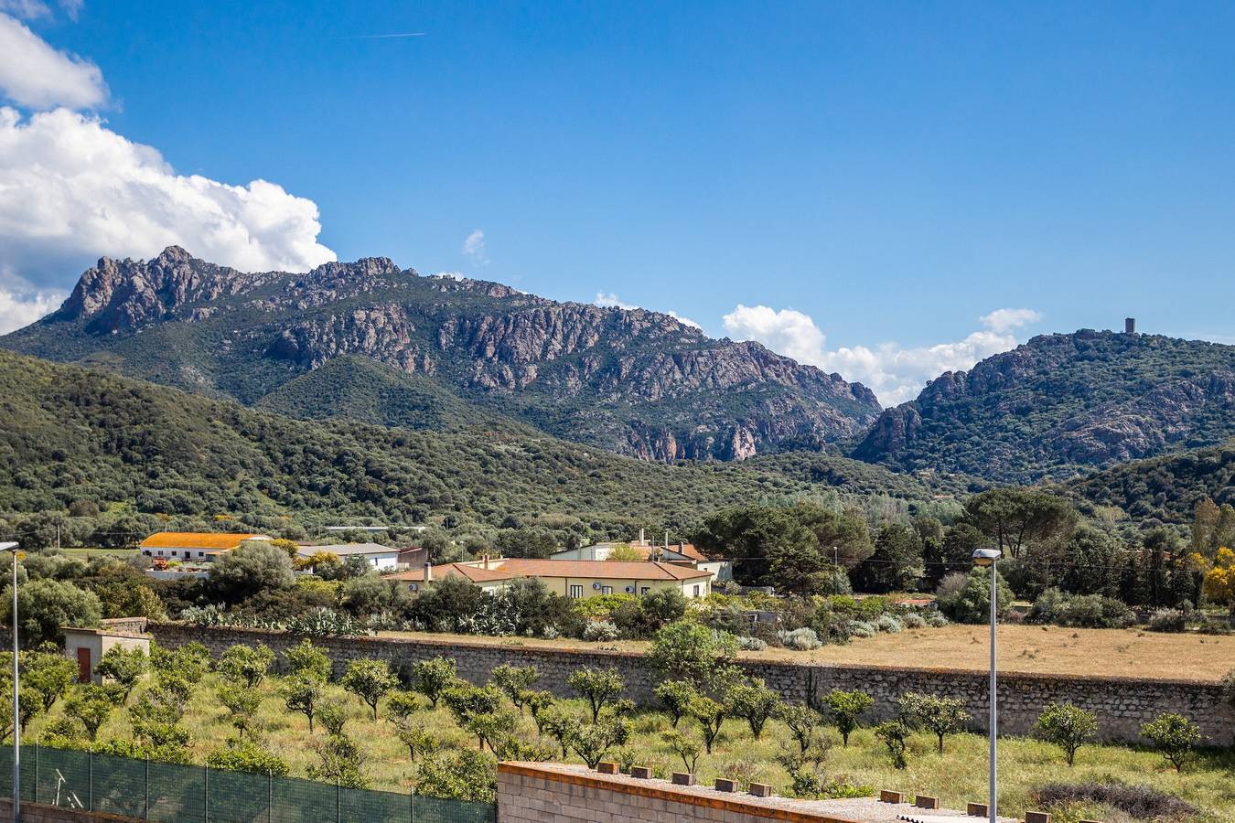 Ganze Wohnung, Ferienwohnung „Casa Vacanza Con Vista Panoramica“ mit Bergblick, privater Terrasse & Wlan in Viddalba, Sassari Provinz
