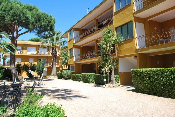 Apartamento para 5 personas, con piscina además de vistas y jardín en Platja d'Aro