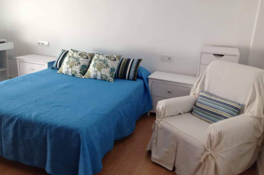 Apartamento entero, Apartamento  con wifi y aire acondicionado, céntrico, ideal familias. in Oliva casco antiguo, Oliva