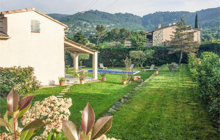 Location de vacances pour 6 personnes, avec jardin ainsi que terrasse et piscine à Peymeinade - 3