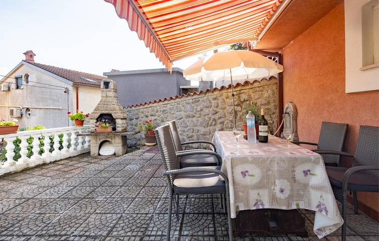 Apartment mit Meerblick, Terrasse und Parkplatz, 2 km vom Strand von Kantrida entfernt in Rijeka, Primorje-Gorski Kotar