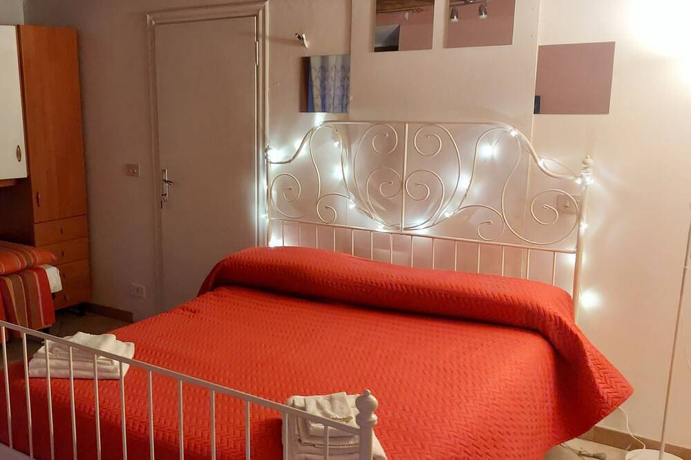 Mountain retreat in Basati, Seravezza—rustic charm, stunning views, near the sea in Seravezza, Italienische Riviera