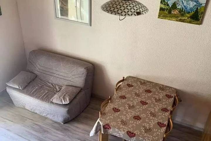 Gîte pour 6 personnes, avec balcon à Enchastrayes