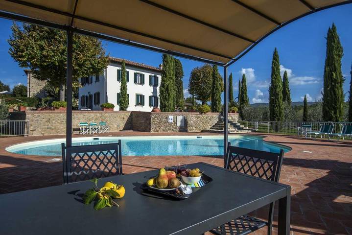 Villa pour 10 personnes, avec Balcon et Terrasse ainsi que Jardin et Piscine à Monteriggioni