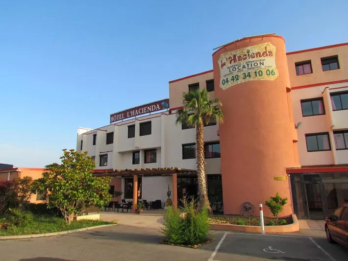 Hotel para 4 personas, con terraza y jardín - 1