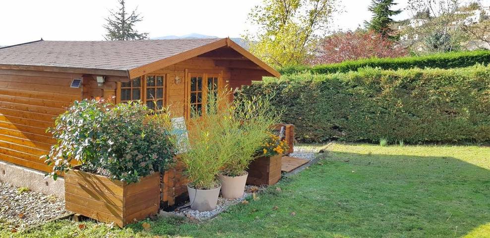 Gîte pour 2 personnes, avec Terrasse ainsi que Piscine et Vue à Annonay