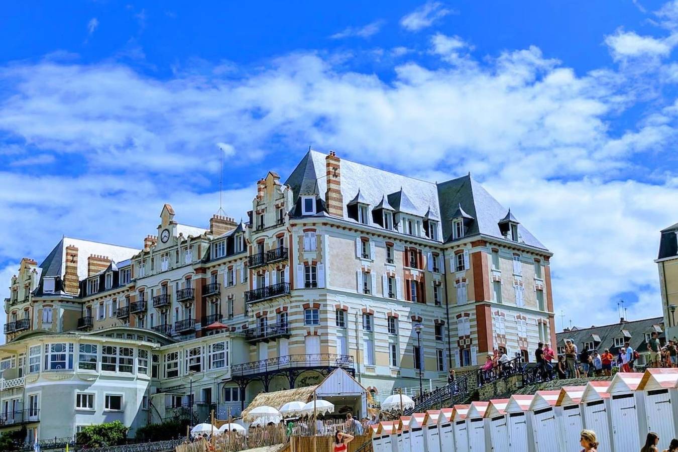 Apartamento entero, Bright apartment with private beach access in Saint-Lunaire, Región de Saint-Malo