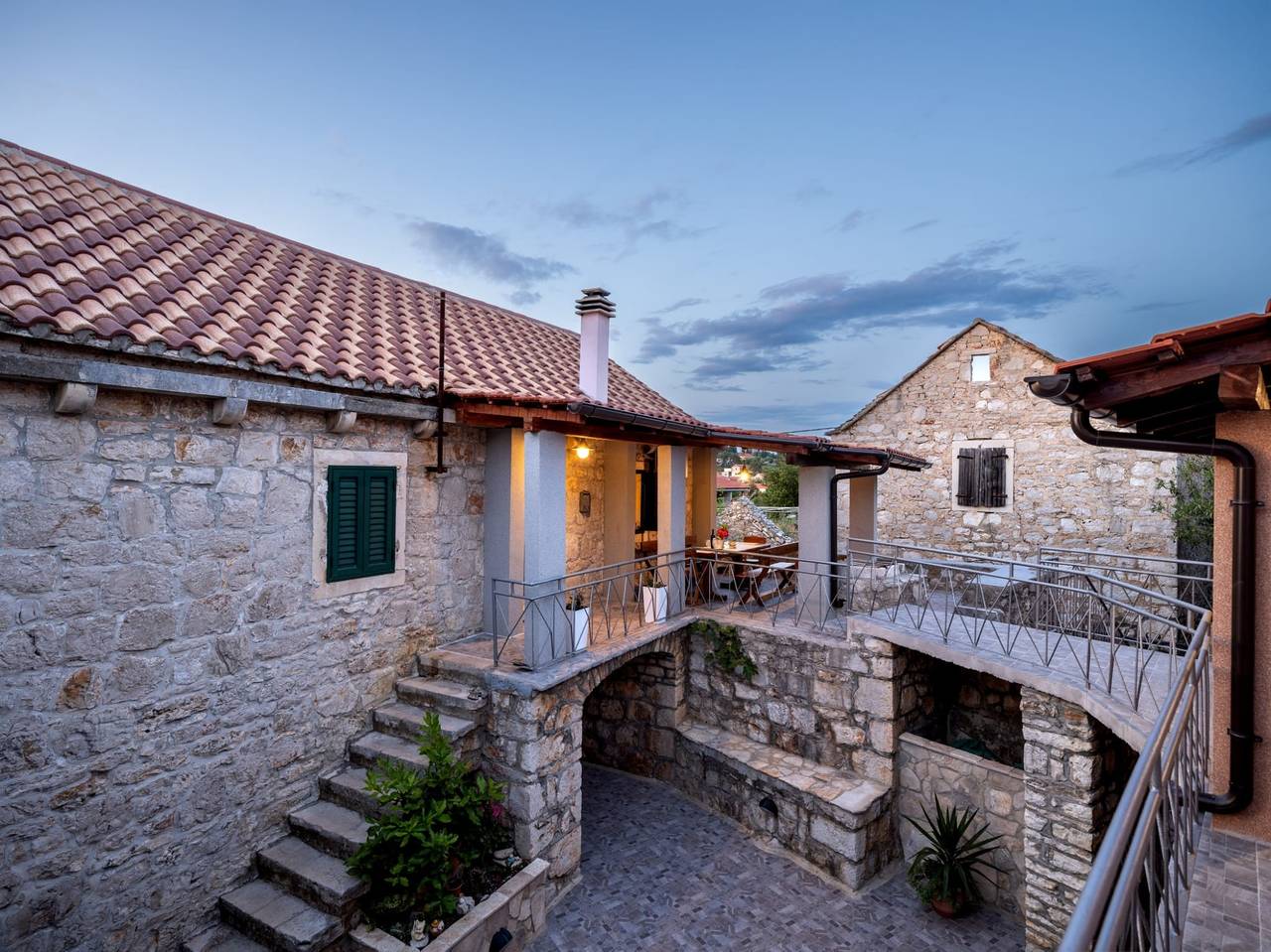 Three bedroom house with terrace Zastražišće, Hvar K-23743 in Hvar