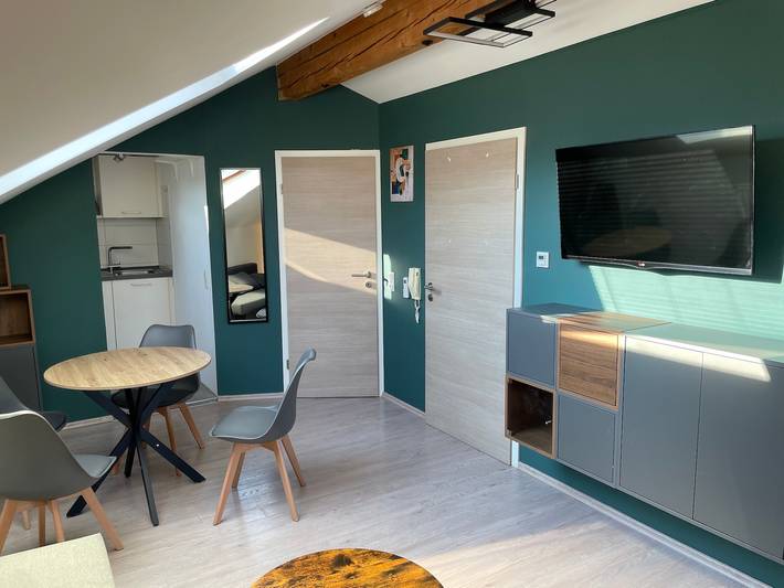 Ganze Ferienwohnung, Moderne Ferienwohnung mit Balkon und Klima in Neufraunhofen, Ostbayern