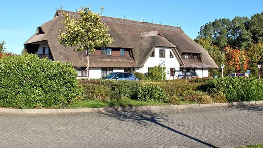 Ferienwohnung für 5 Personen, mit Pool und Sauna sowie Whirlpool und Garten in Sagard