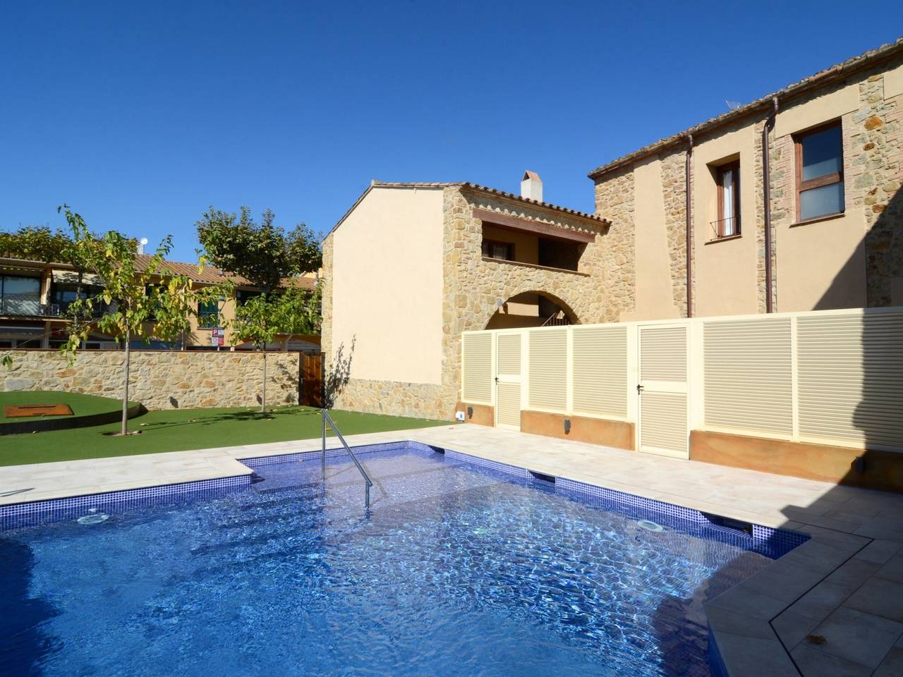 Entire apartment, Modern apartment with air conditioning and pool, Pals center in Pals, Costa Brava