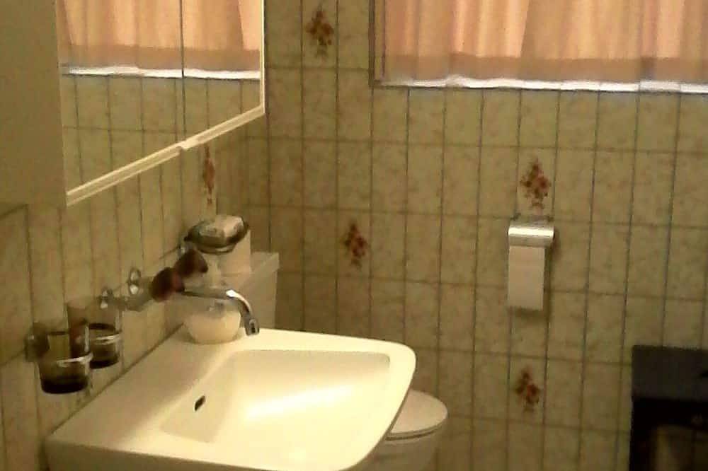 Appartamento intero, Appartamento tranquillo con giardino terrazzato e vista sulle Alpi svizzere in Kriens, Lago dei Quattro Cantoni