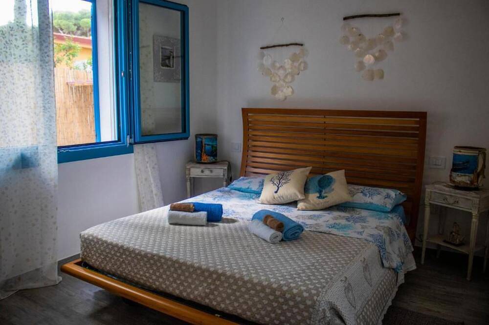 Casa Cristina, a step from Porto Pino beach in Porto Pino, Sant'Anna Arresi