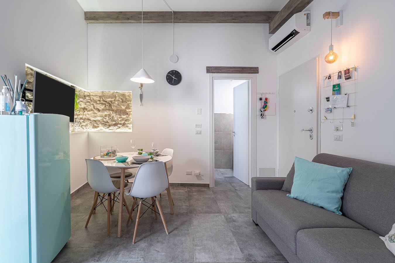 Appartement entier, Appartement 'White' avec balcon, Wi-Fi et climatisation in Syracuse, Province de Syracuse