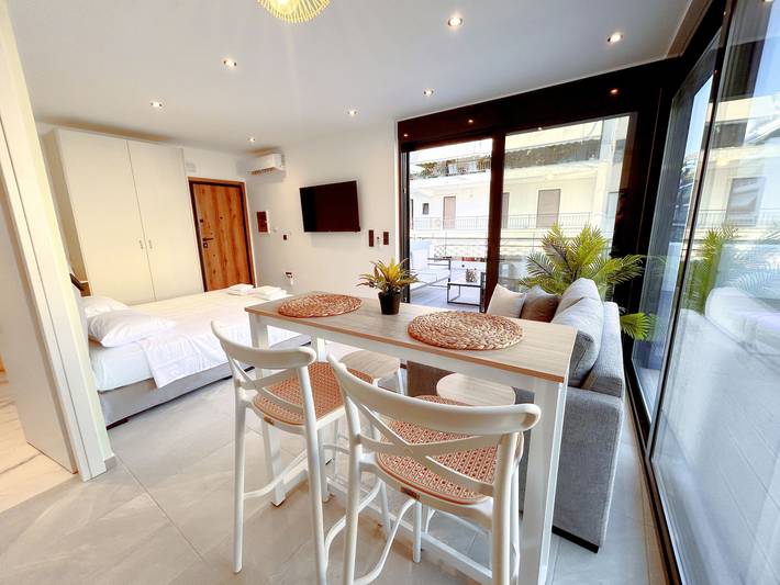 Apartamento entero, No 7 - Theo Rooftop Loft with City View in Sección central de Atenas, Atenas