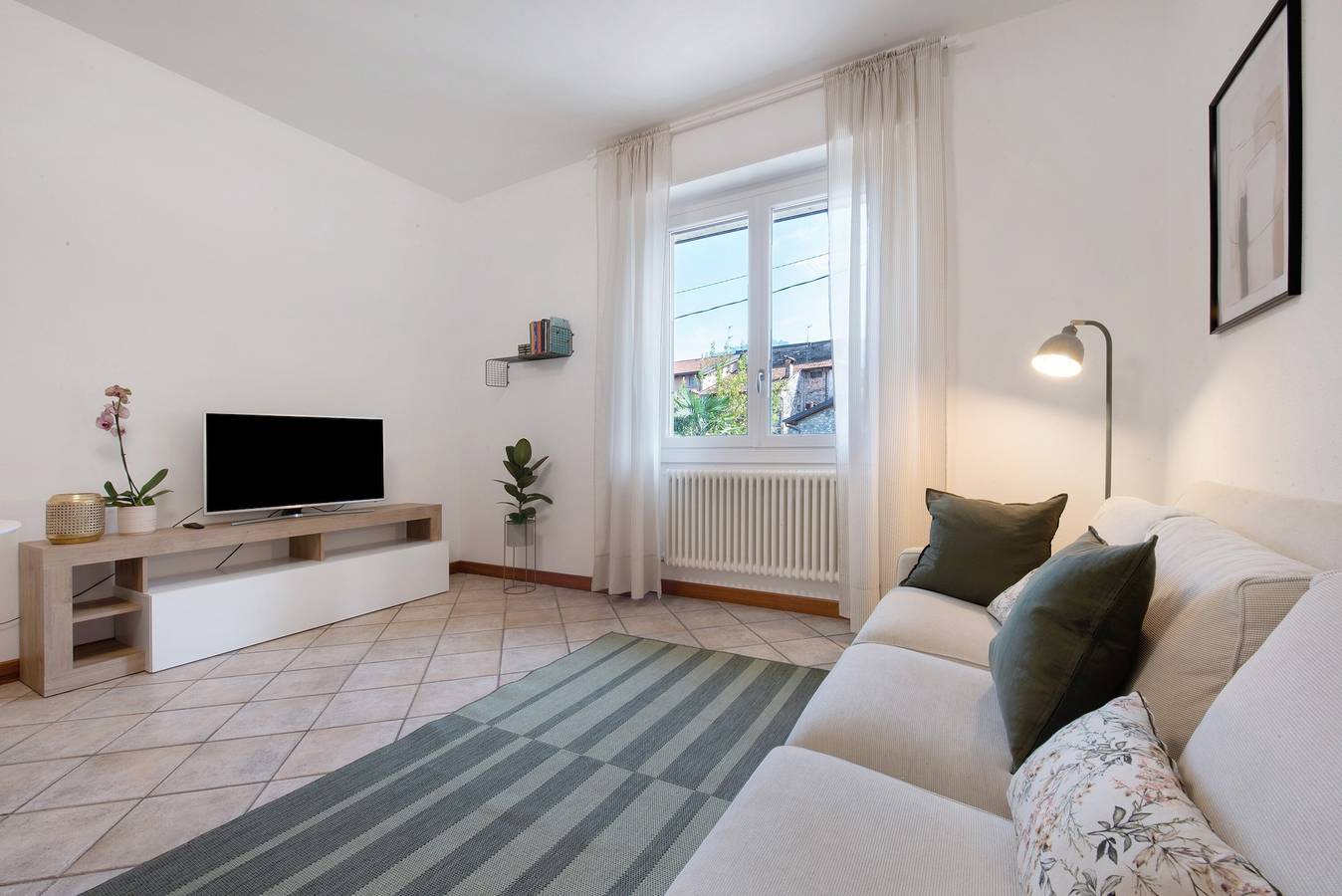 Appartamento intero, Appartamento "Maddy's House" con Ac e parcheggio privato in Mandello del Lario, Lago di Como
