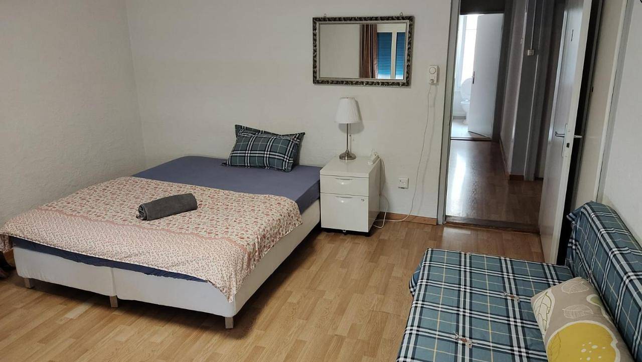 Ganze Ferienwohnung, Double Room with Shared Bathroom in St. Gallen, Zürich Voralpen