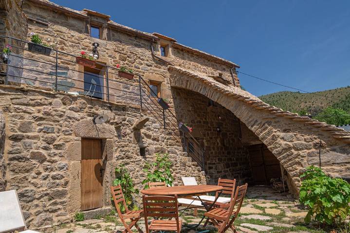 Gîte pour 6 personnes, avec Balcon et Terrasse ainsi que Jardin et Vue à Les Bondons