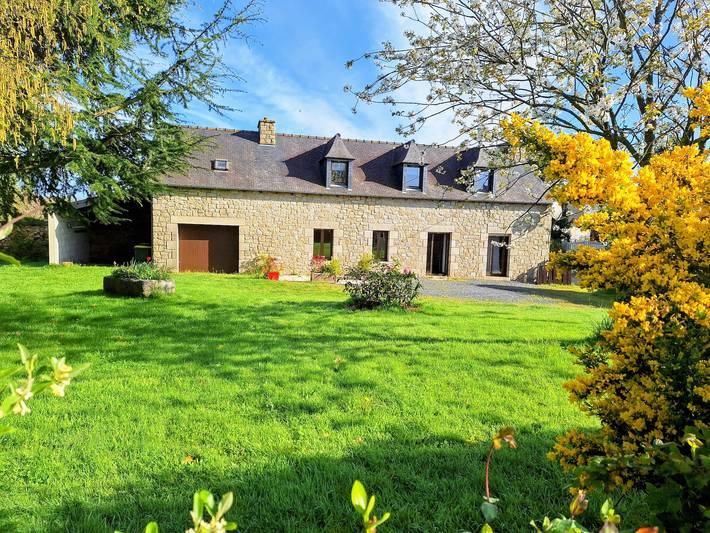 Gîte pour 6 personnes, avec jardin à Tréguidel
