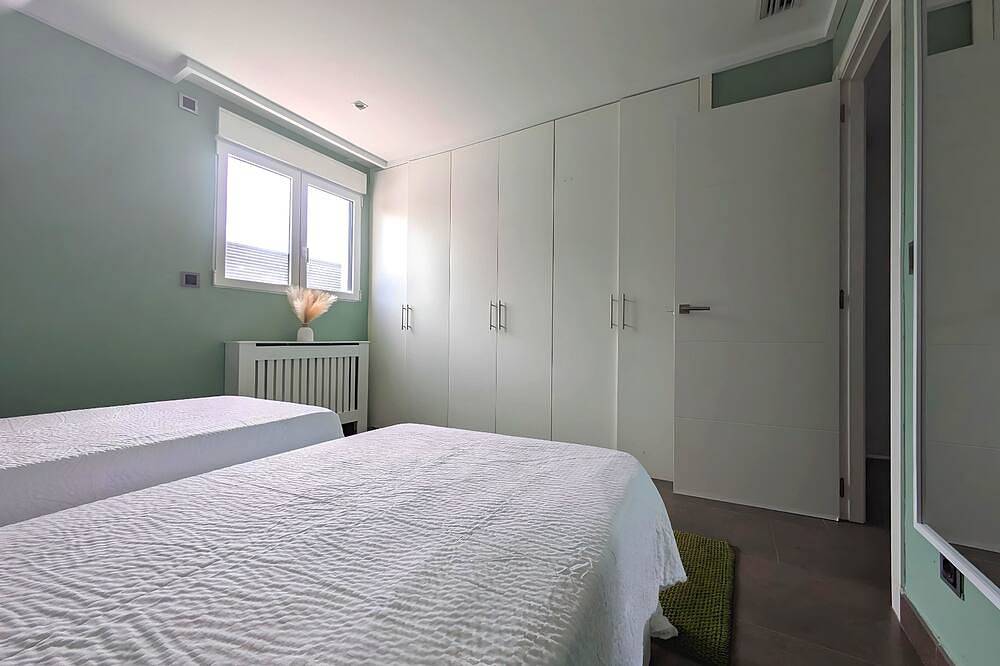 4-bedroom house in delightful Torrent with fully equipped games room, Ac, Wifi in Torrent, Provincia di Valencia