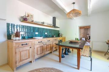 Gîte pour 4 personnes, avec vue et terrasse à Saint-Maximin (Nimes)