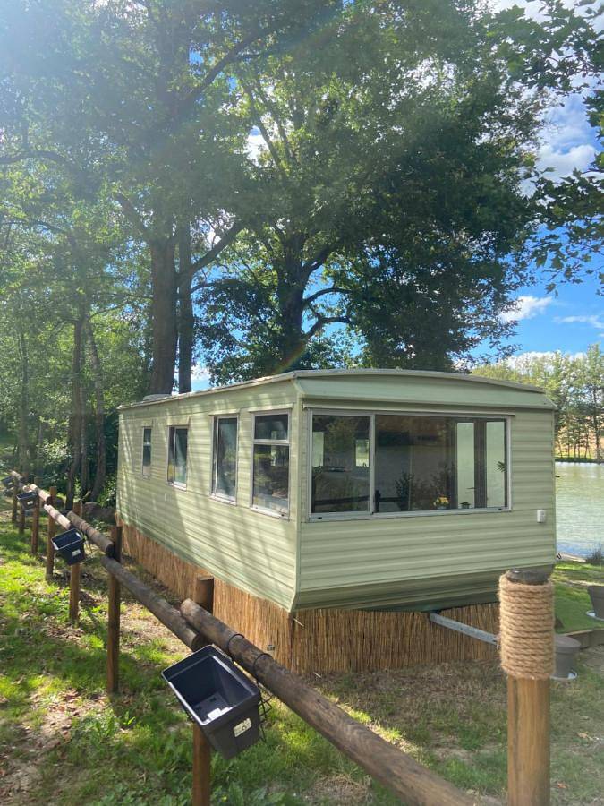 Camping pour 4 personnes, avec Terrasse et Jardin ainsi que Vue et Vue sur le lac