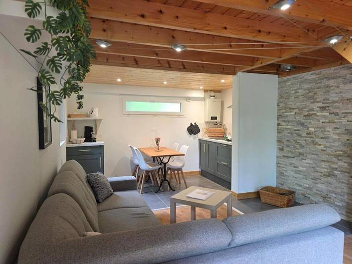 Gîte pour 3 personnes, avec terrasse ainsi que vue sur le lac et jardin, animaux acceptés à Loubeyrat - 2