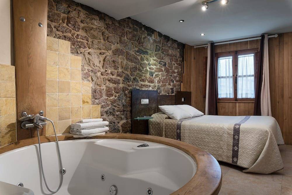 Super Romantic apartment with Jacuzzi in the Picos de Europa. in Precendi, Amieva