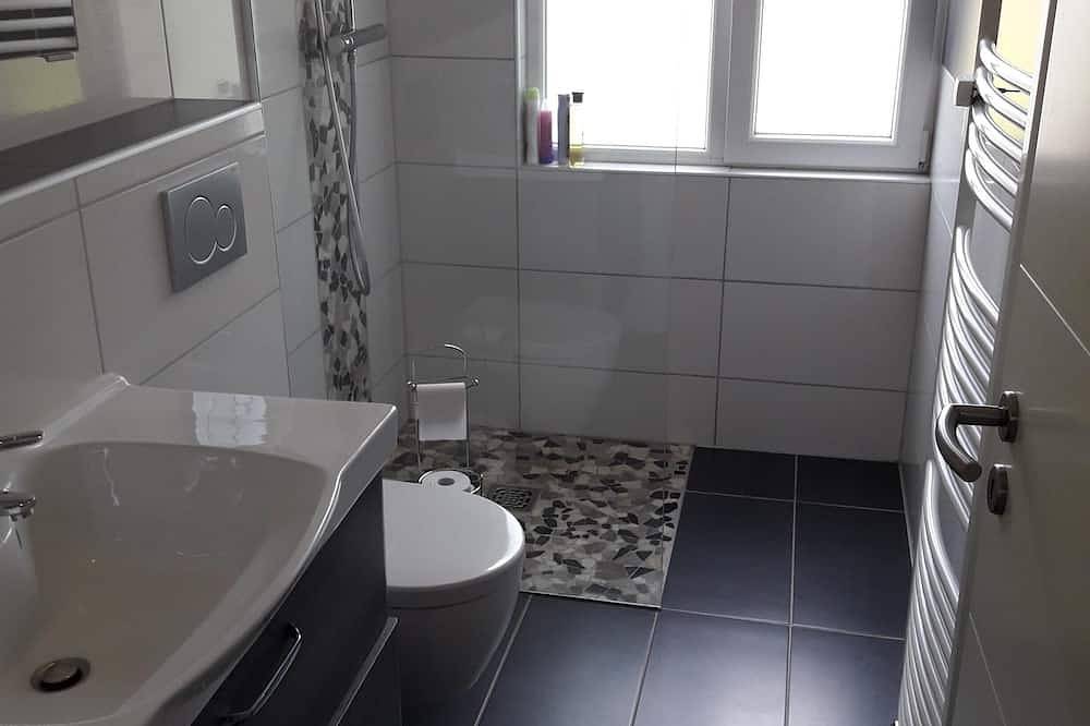 Ganze Wohnung, Ferienwohnung Lieblingsmensch mit Terrasse und Parkplatz nähe Centro in Oberhausen, Ruhrgebiet