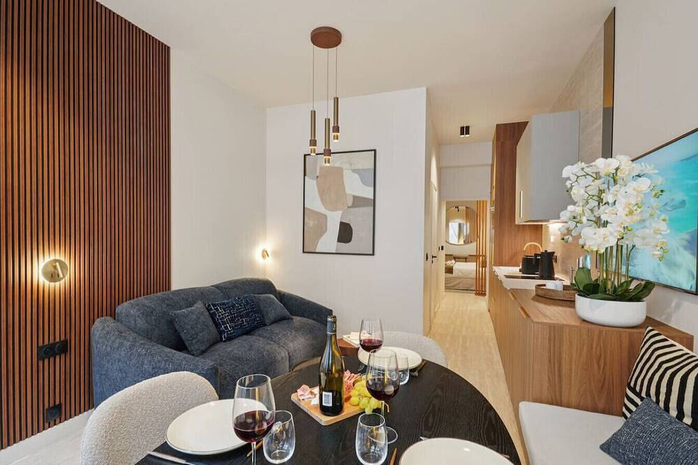 Lavie Maison : Hot Tub near Eiffel Tower in Eiffelturm, Paris