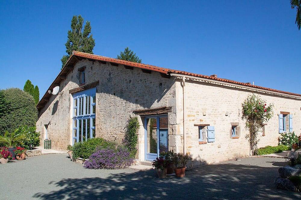 Hyper-Gite: très grande grange aménagée en gites in Corpe, Région de La Roche-sur-Yon