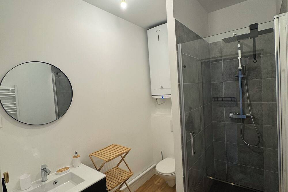 Entire apartment, Facing the castle & Air-conditioned ~ El Castillo ~ in Surgères, Rochefort region