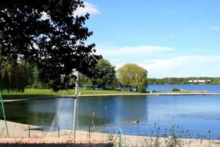 Location de vacances pour 10 personnes, avec jardin ainsi que vue et balcon à Divonne-les-Bains - 2