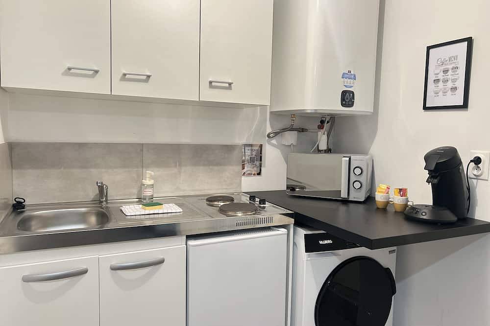 Entire apartment, La Place, studio en centre ville de Calais in Calais, Calais region