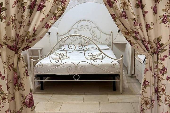  Trullo dell'Interprete- Micele Holiday Houses in Locorotondo, Province de Bari